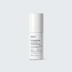 Face Formula Clarifying Vitamin A Serum i hvit pumpeflaske for behandling av akne og uren hud.