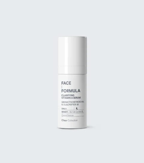 Face Formula Clarifying Vitamin A Serum i hvit pumpeflaske for behandling av akne og uren hud.